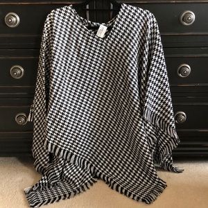 Houndstooth Poncho, Never Worn!
